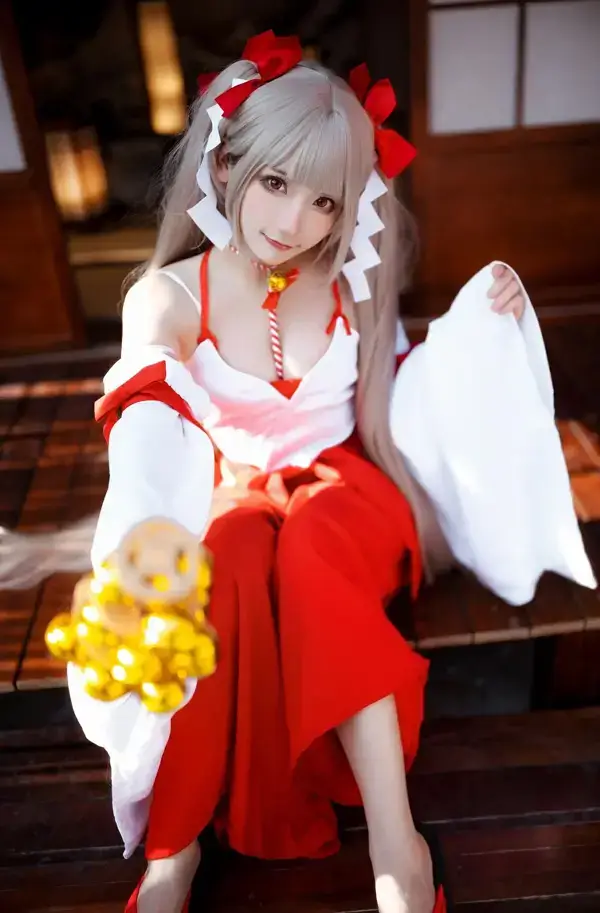 是三不是世 – 碧蓝航线 可畏巫女